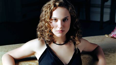 Actress <b>Natalie</b> <b>Portman</b> ordered director Mike Nichols to remove her full frontal <b>nude</b> scenes from her latest movie Closer - despite playing a stripper in the film. . Natalie portman nked